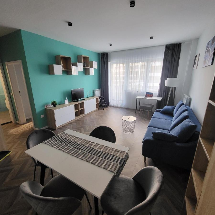 New Luxury Next To Subway With Garage Appartement *
