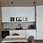 New Luxury Apartment Next To Subway With Garage