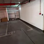 New Luxury Apartment Next To Subway With Garage