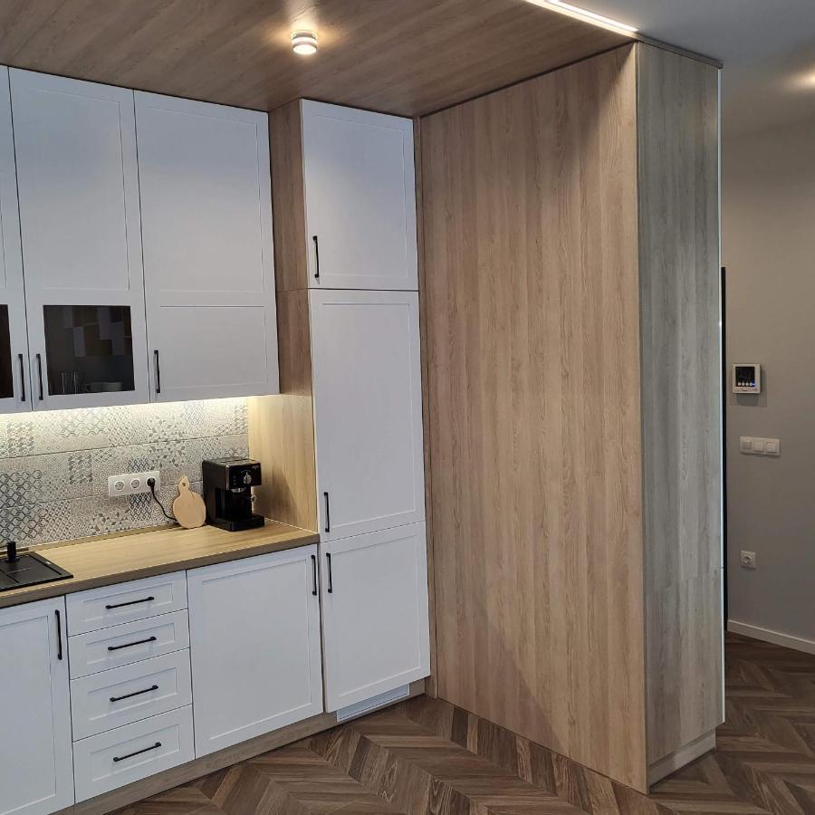 Apartment New Luxury Next To Subway With Garage *