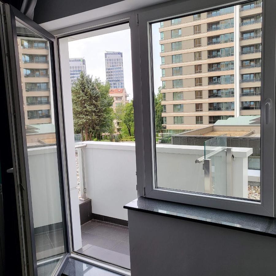 Apartment New Luxury Next To Subway With Garage *