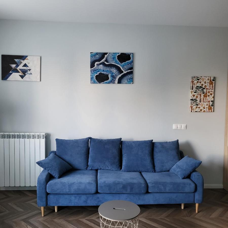 New Luxury Next To Subway With Garage Apartment