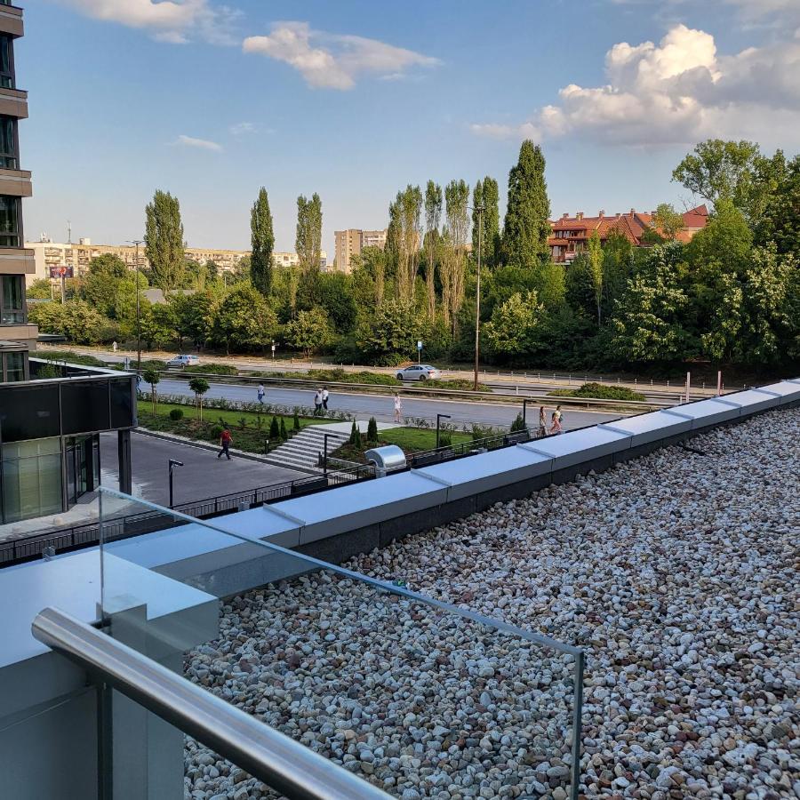 New Luxury Next To Subway With Garage Apartment *