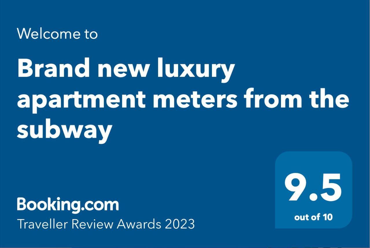 New Luxury Next To Subway With Garage Apartment *