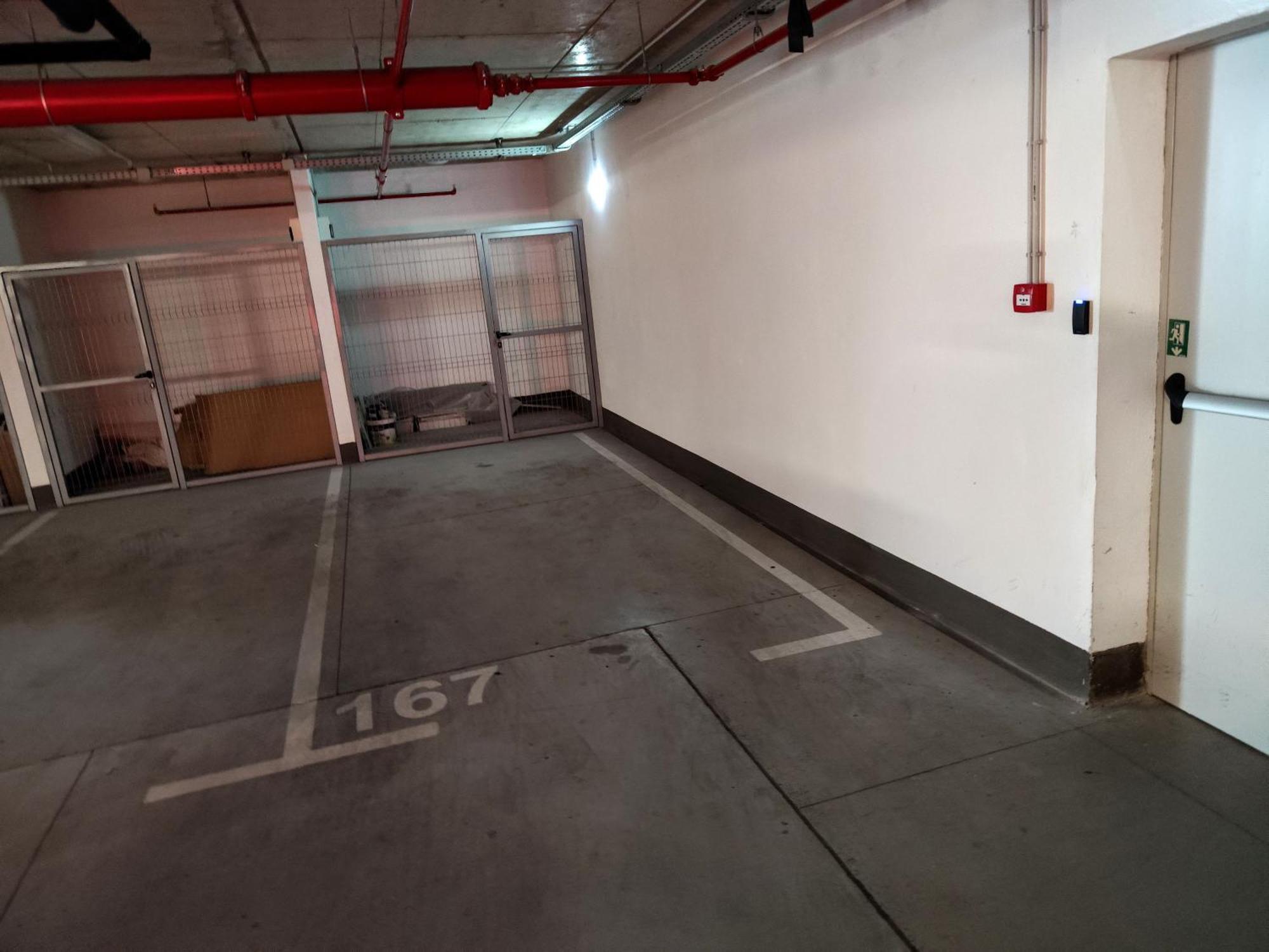 New Luxury Next To Subway With Garage Apartment
