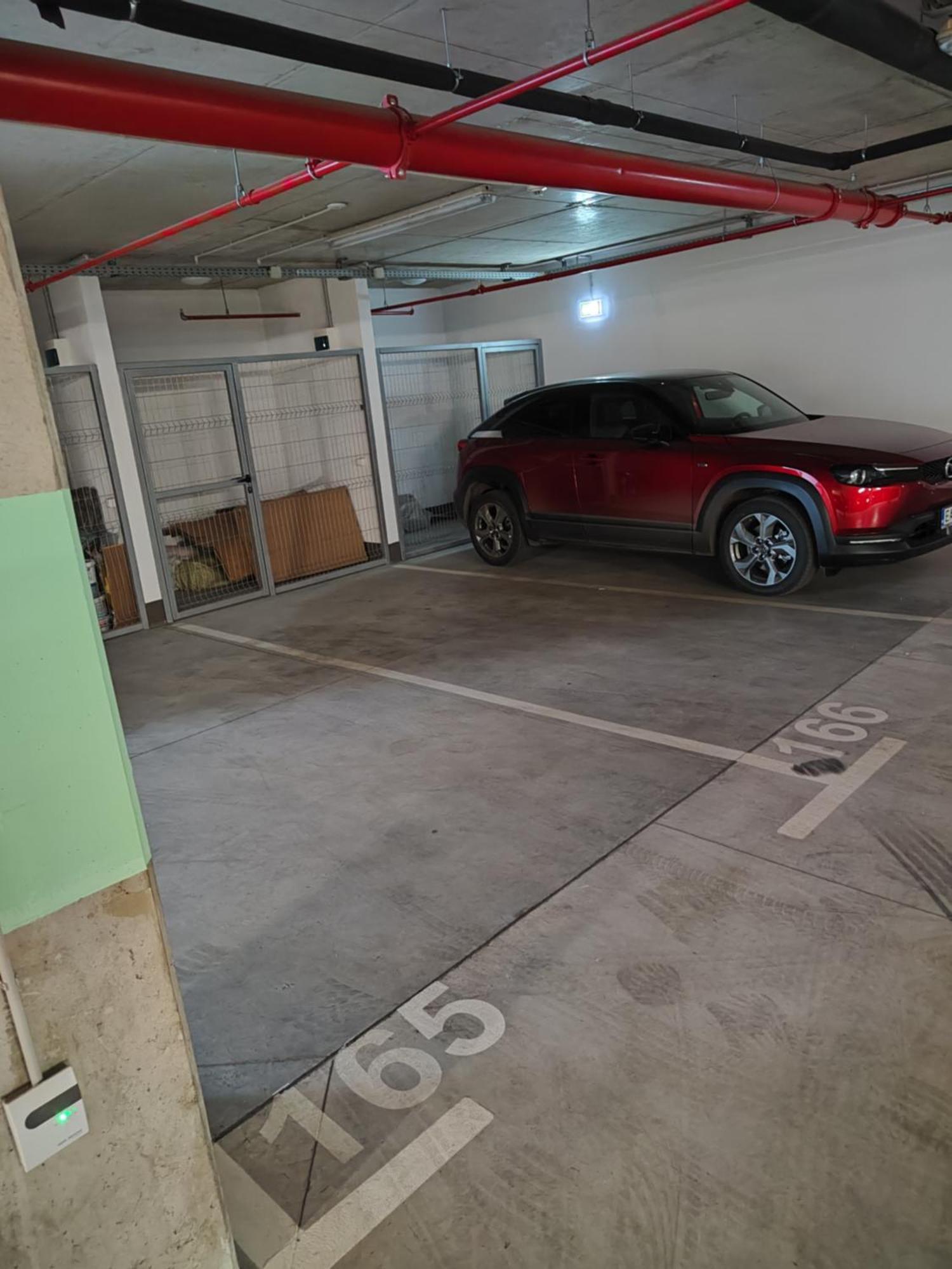 New Luxury Next To Subway With Garage